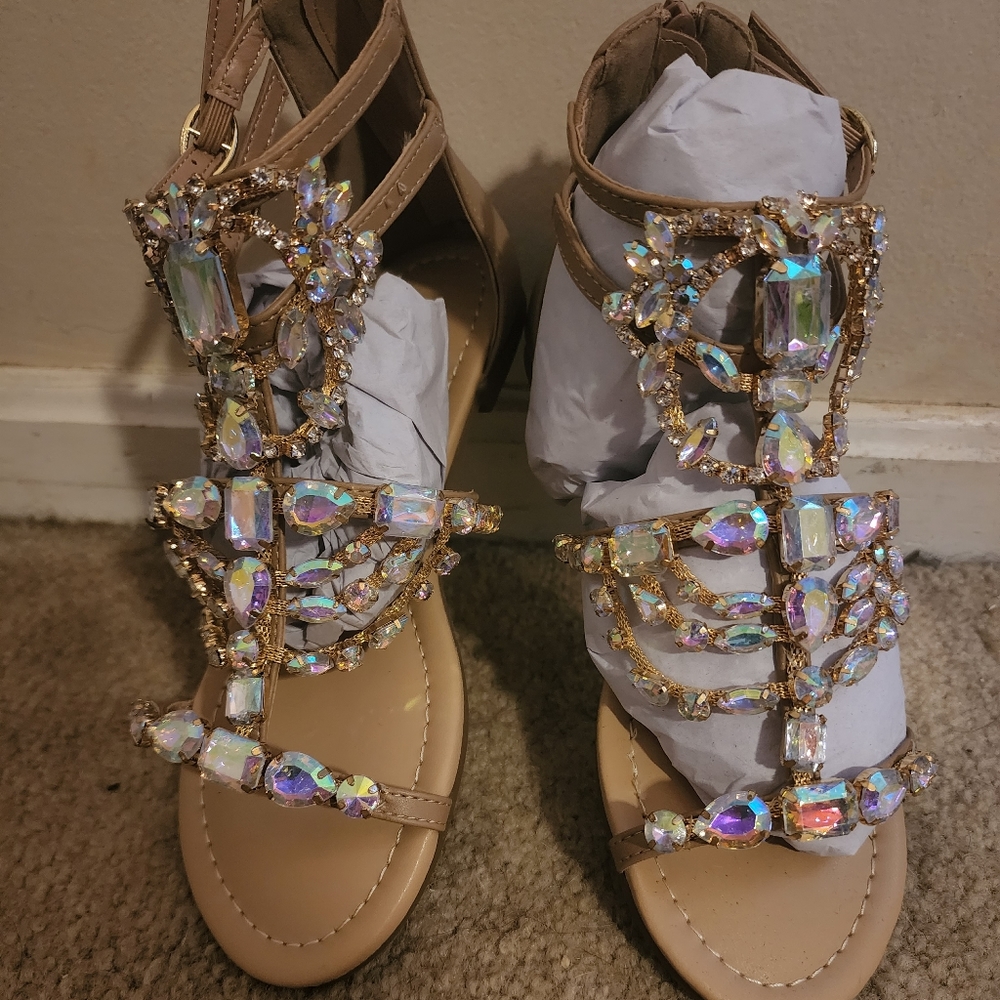 NWT womans sandles